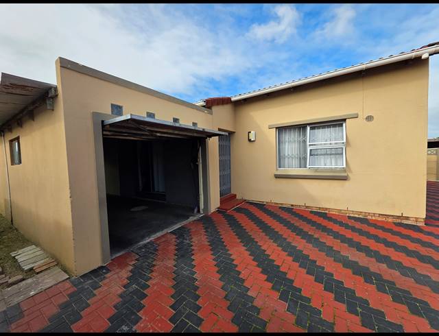 3 BEDROOM HOUSE FOR SALE IN DEVON PARK VILLAGE